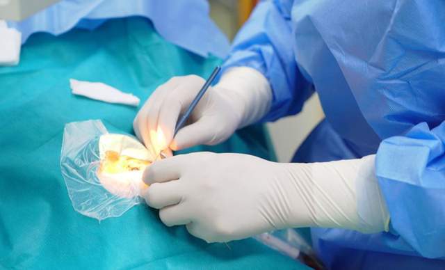 （V5）晶体植入术在汉成功实施 五人同日重获清晰视界EVO视讯真人夜间视力再升级！华中首例EVO+ICL(图1)